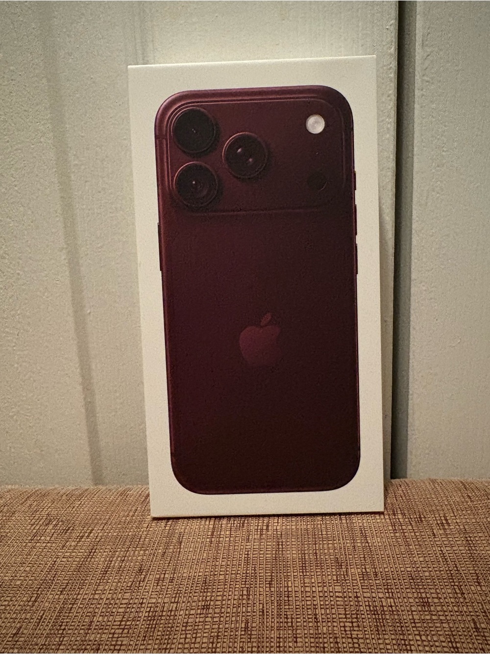 Apple iPhone 18 Pro 256GB Burgundy - EMPTY BOX Only!